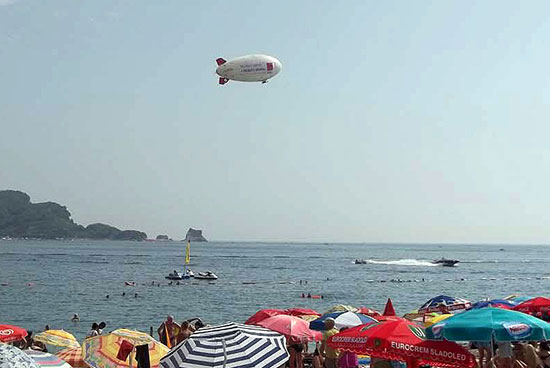 5-m-rc-blimp-flying-close-to-the-beach-crop